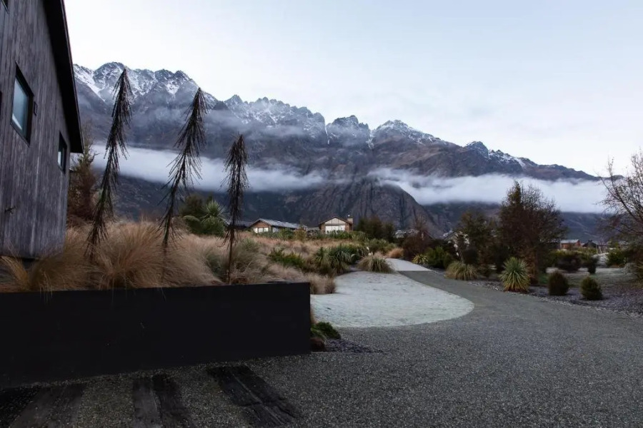 The Woolshed - Jacks Point Holiday Home