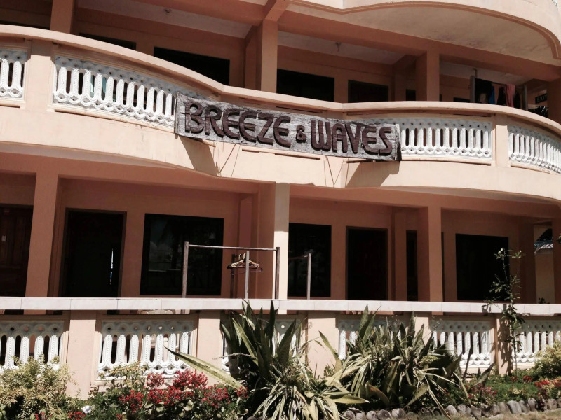 Breeze and Waves Cottages