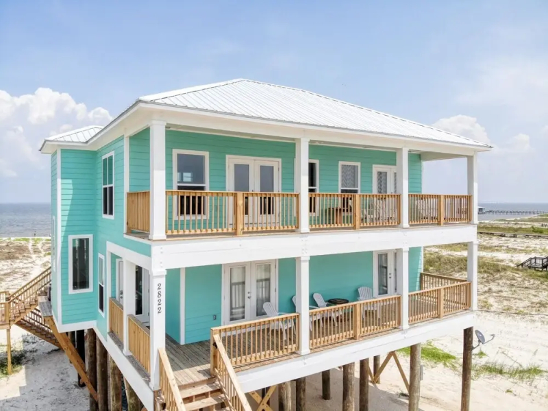 Salty Seahorse - Waterfront! Pet Friendly! Game Room, Pool Table, Beautiful Views - Room For The Whole Family 4 Bedroom Home by RedAwning