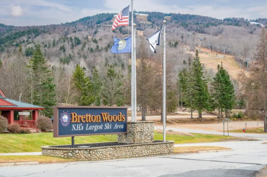 Cozy Bretton Woods Ski-in/ski-out Condo w/ Deck!