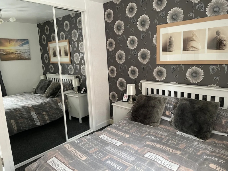 2 Bed Flat - Sleeps 3 - Parking - Wifi