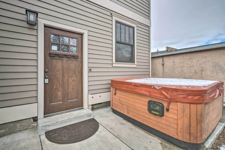 Updated Townhome w/ Hot Tub - Walk to Downtown!