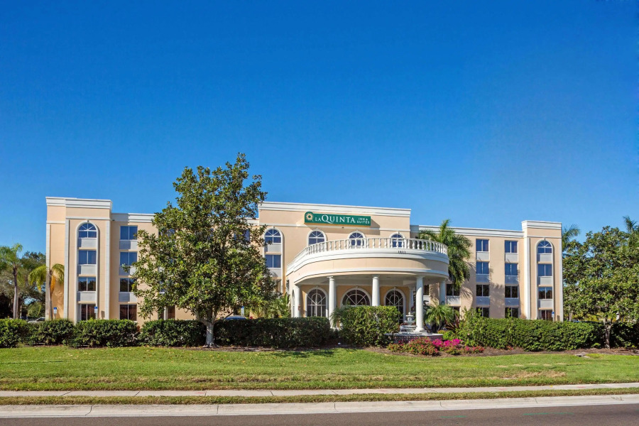 La Quinta Inn & Suites by Wyndham Sarasota Downtown