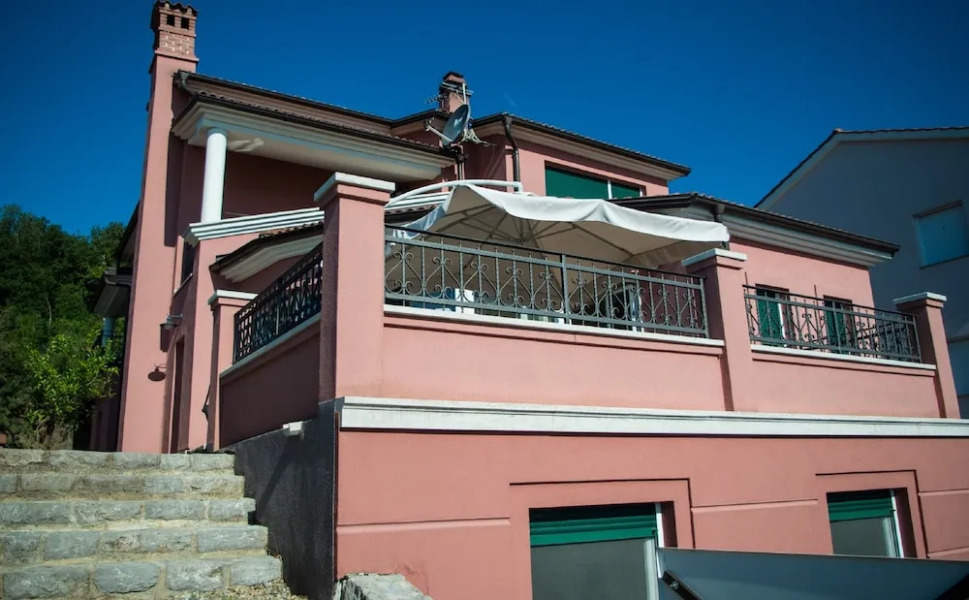 Luxury Three-bedroom Apartment With Amazing Overlook at the sea