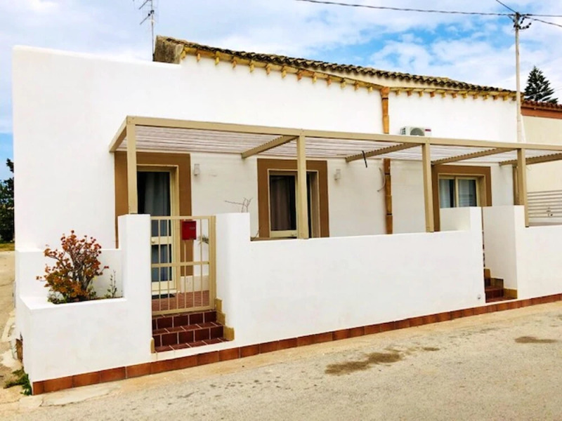 Studio In Rilievo, With Enclosed Garden And Wifi - 5 Km From The Beach