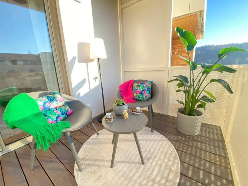 stylishe Wohnung mit Balkon und Tiefgarage