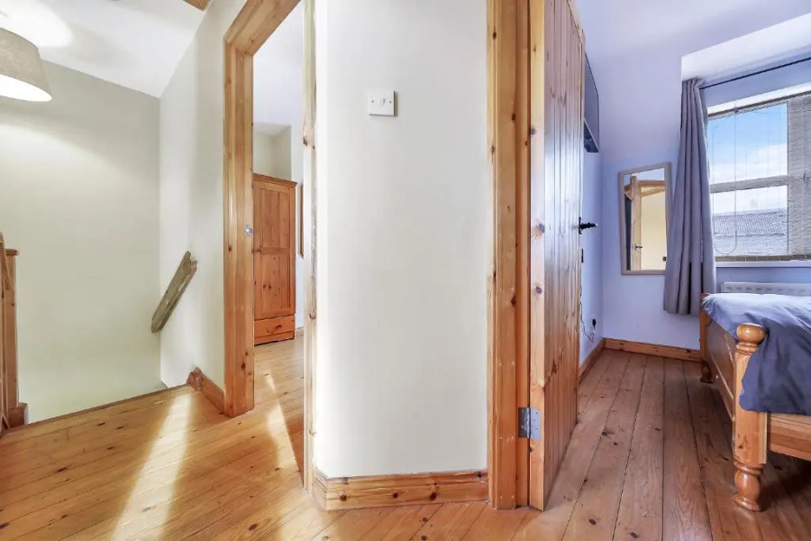 Cosy 3 bed cottage with a indoor fireplace!