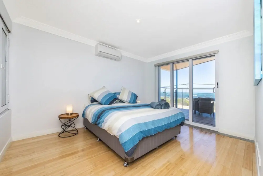 Ocean Sunset - Luxury Apartment With Ocean Views