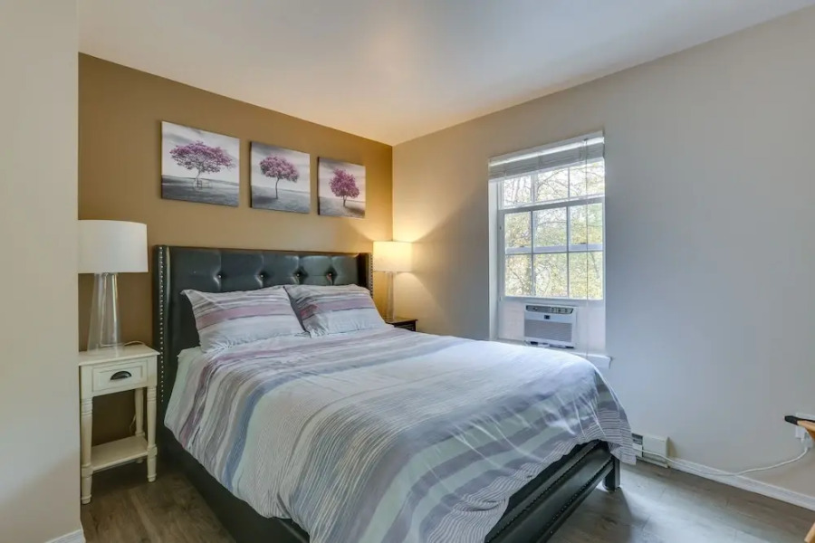 Hot Tub & Pool Access: Year-round Pocono Retreat!