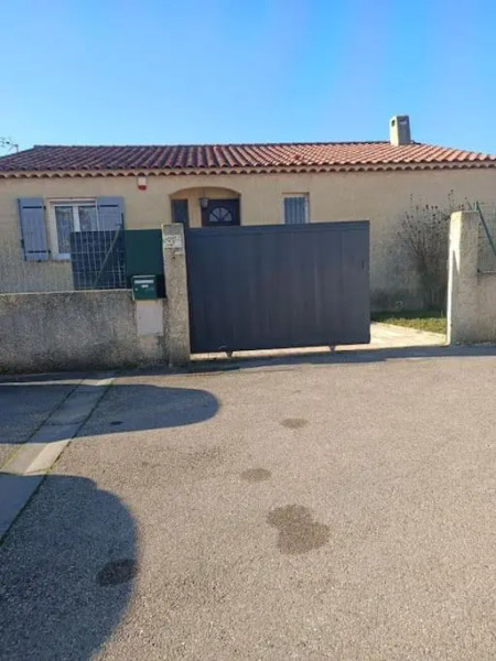 Belle villa de 90m2 au calme avec jardin et parking à 10 mn de la mer en voiture