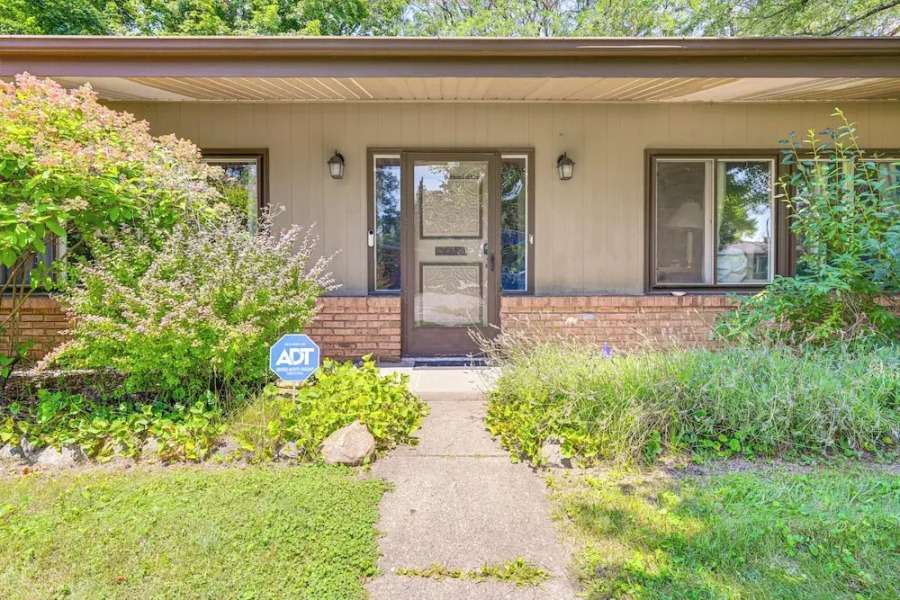 3 Mi to Michigan State: Apt w/ Patio in Lansing!