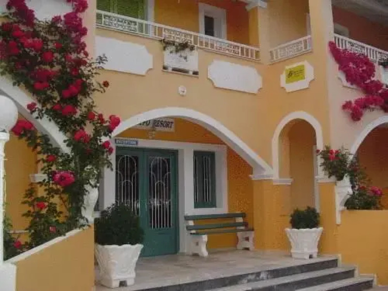 Coryfo Studios & Apartments