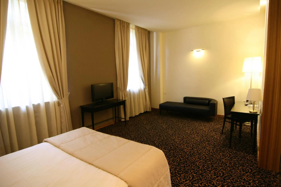 Hotel Crystal