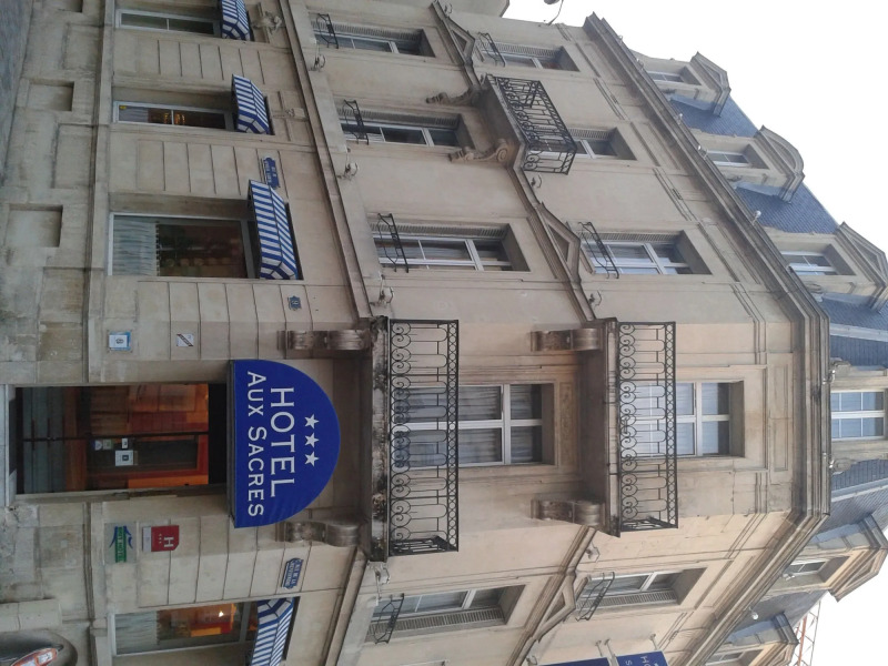 Brit Hotel Aux Sacres