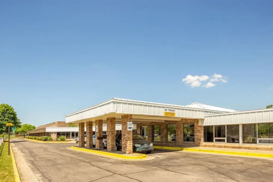 Oyo Hotel Mona Lake Muskegon