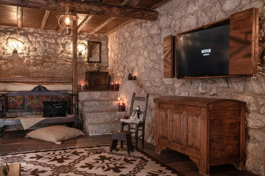 1813 Stone Mansion by Neuvel