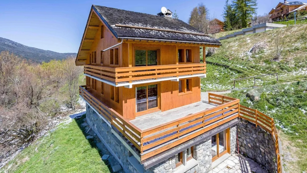 Authentic Chalet Méribel Village Close to the slopes