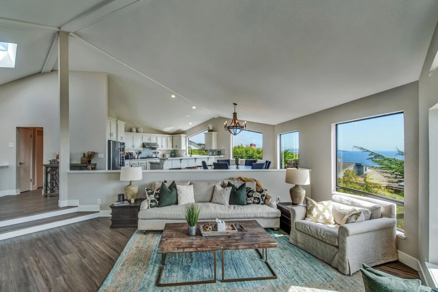 Stunning Ocean-view W/ Private Hot Tub 3 Bedroom Home