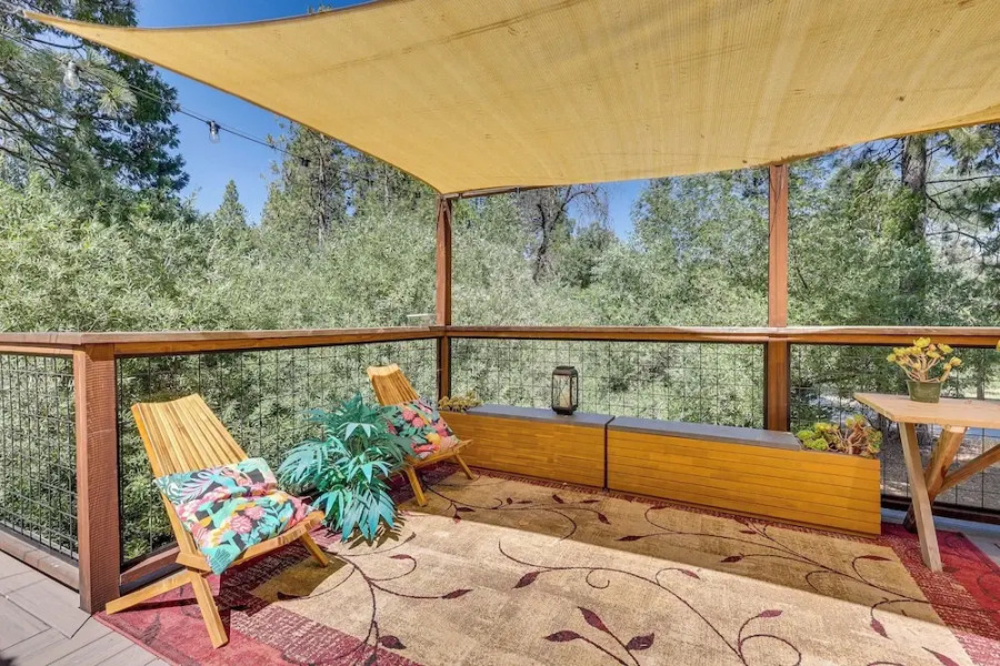 Peaceful Wooden Cabin, 2 Mi to Bass Lake!