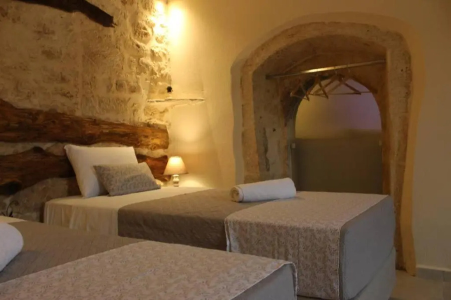 Stone Villa with swimming pool-BBQ!