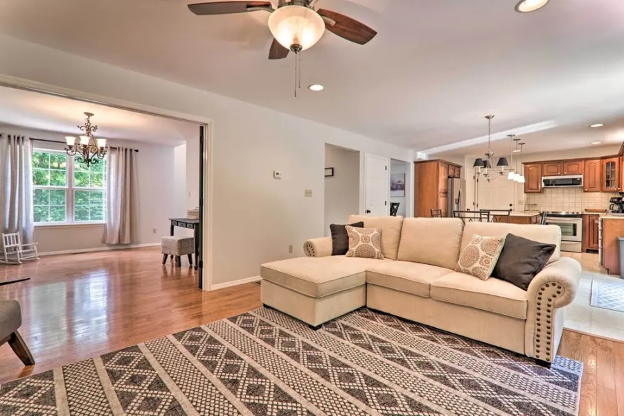 East Stroudsburg Hideaway w/ 2 Community Pools!