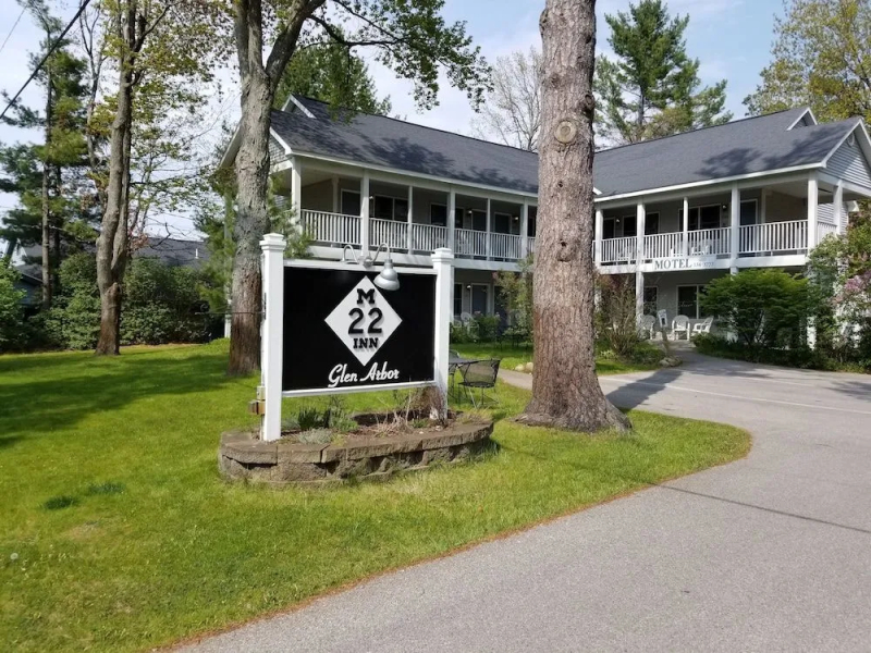 M-22 Inn Glen Arbor