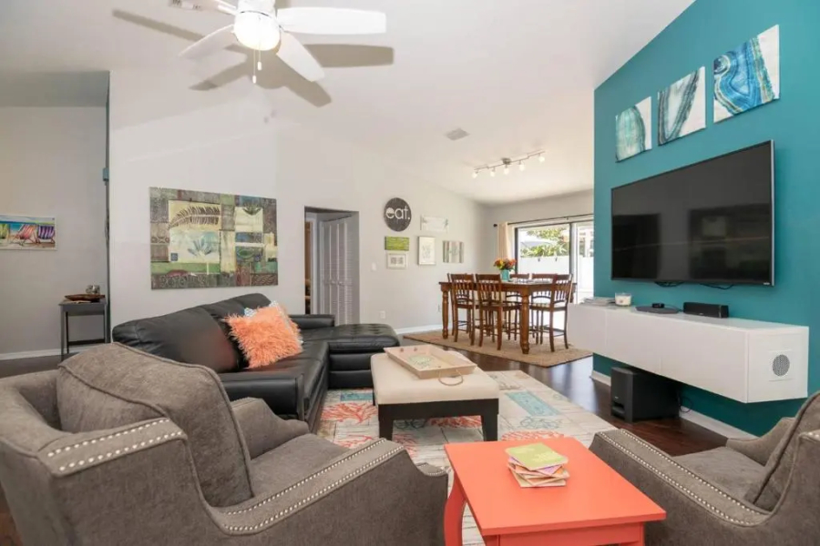 Charming Heated Pool Home - 3 miles to the Beach, Pet and Family Friendly -Available Year Round!