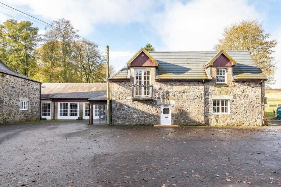 Stunning Luxury Duplex With Hot Tub and Aircon