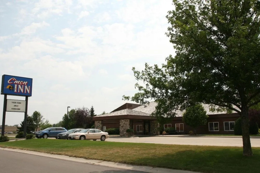 C'mon Inn Thief River Falls