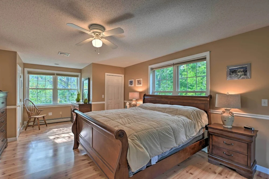 Inviting Lakefront Home: Seasonal Boat Dock!