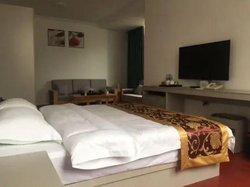 Mengla Yishang Business Hotel