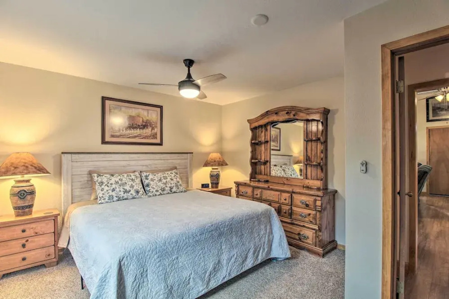 Cozy Pinetop Mountain Escape: Hike, Golf & Ski!