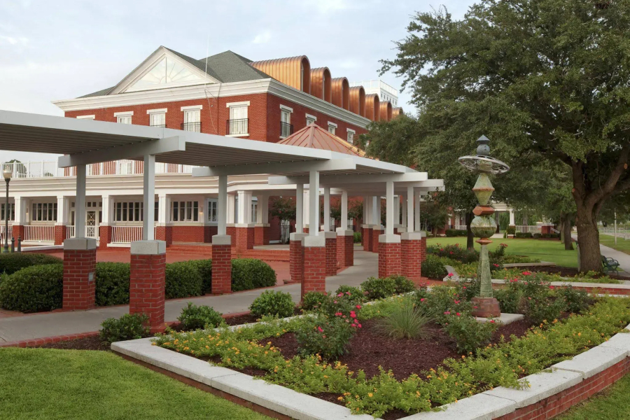 DoubleTree by Hilton New Bern Riverfront