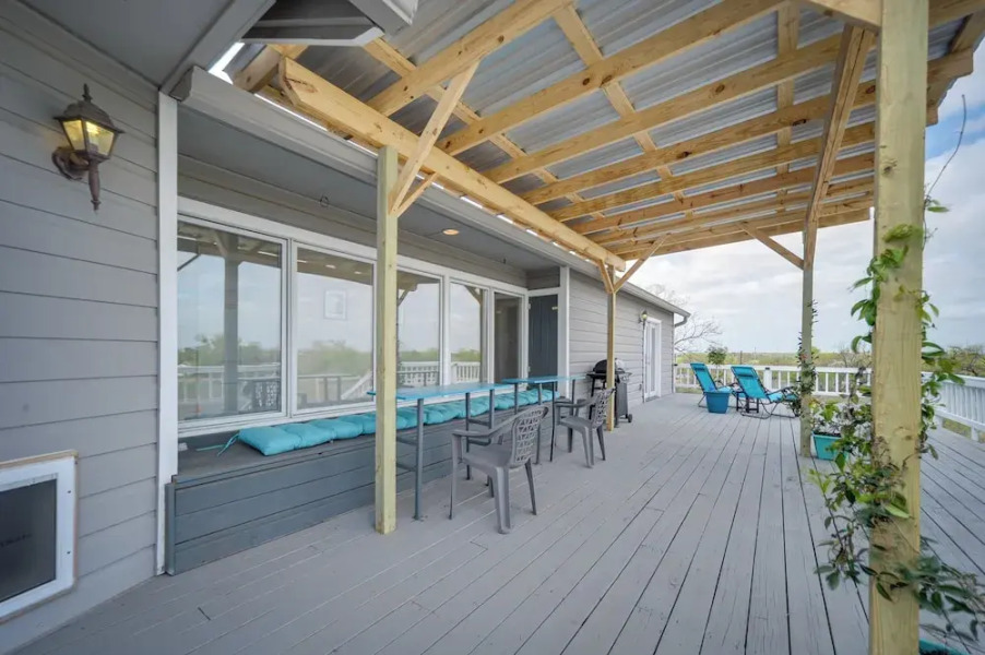 Pet-friendly Texas Retreat w/ Deck & Gas Grill!