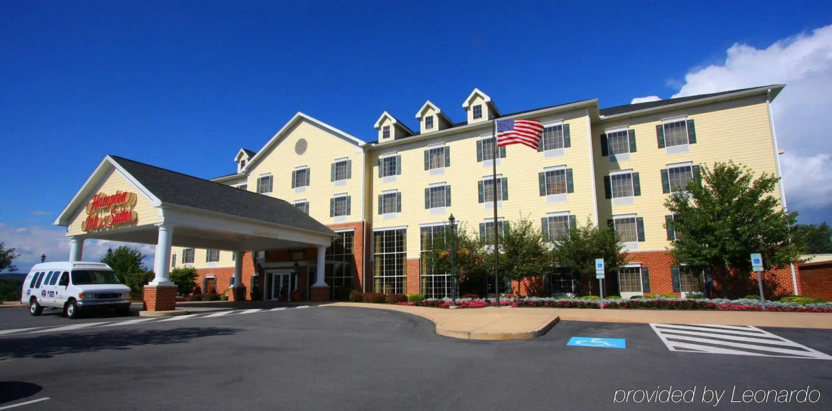 Hampton Inn & Suites State College at Williamsburg Square