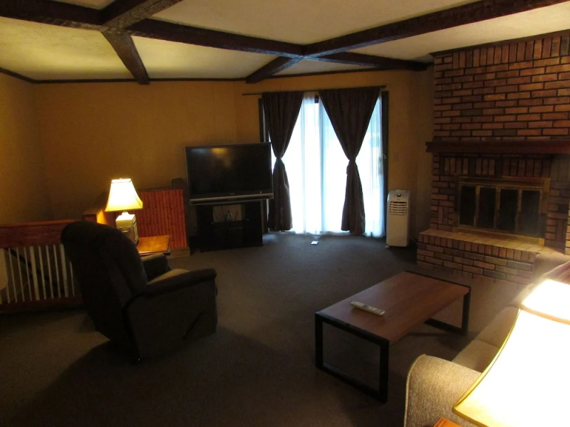 The Lake George Inn