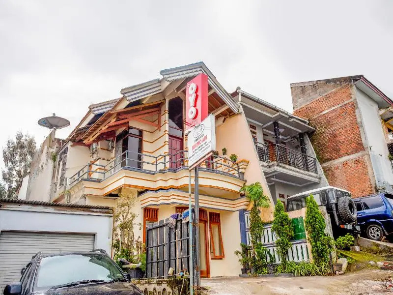 Oyo 3004 Penginapan Bromo Adi