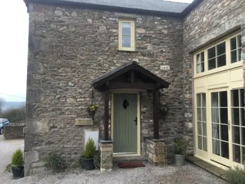 Helm Mount Lodge & Cottages