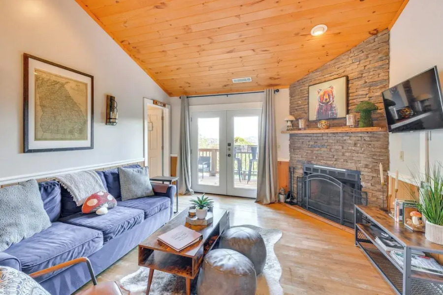 Lakemont Mountain Cabin w/ Game Room & Hot Tub!