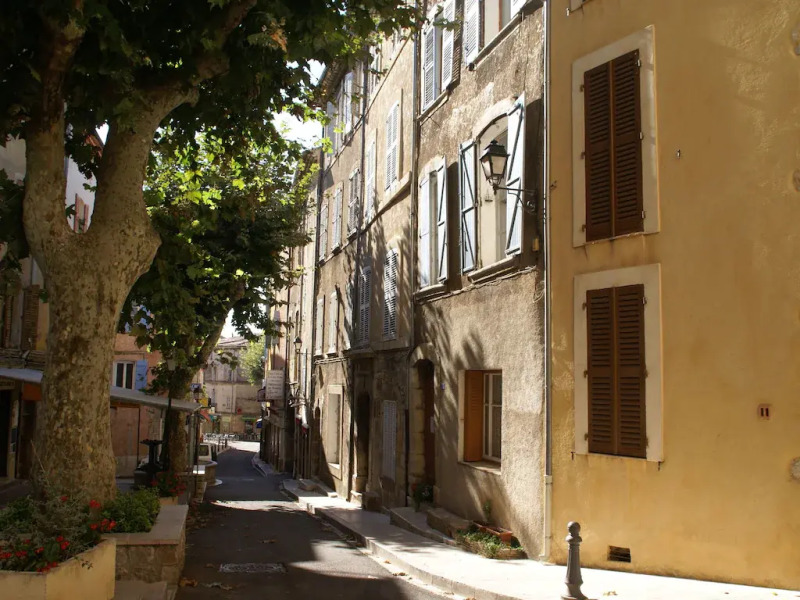 Detached home near the truffle capital of Aups, with shared pool