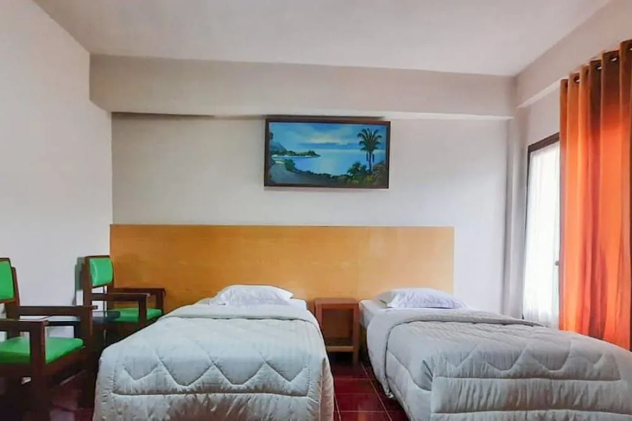 RedDoorz near Pagoda Open Stage Parapat