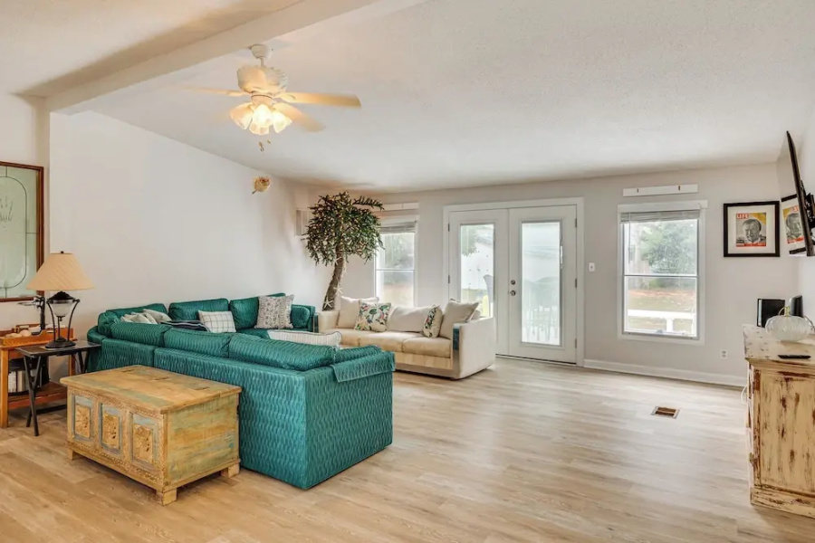 Harkers Island Getaway w/ Deck: Near Cape Lookout!