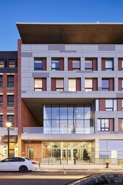 Modern 3 BR Loft -shared Deck - gym - Mins to NYC