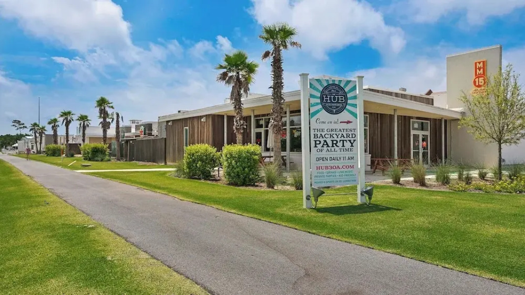 Modern Prominence Home ~ Game Room, 4 Bikes, Sleeps 13, Pet Friendly!