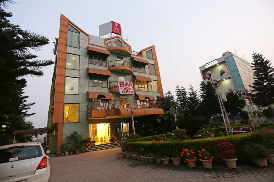 OYO 10072 Hotel Amrit Regency