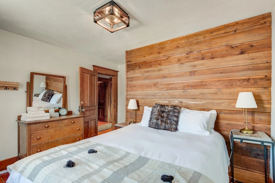 Rocky Mountain House - Sleeps 23