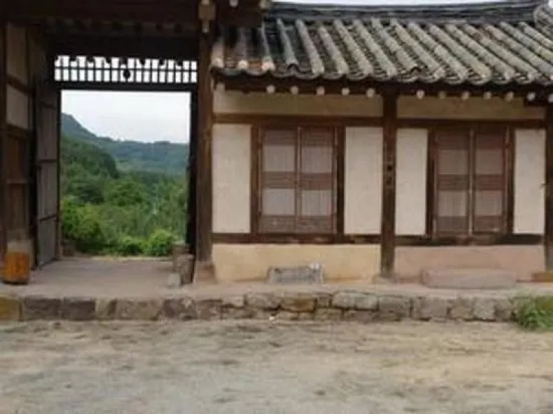 Jeongjaejongtaek Hanok Guesthouse