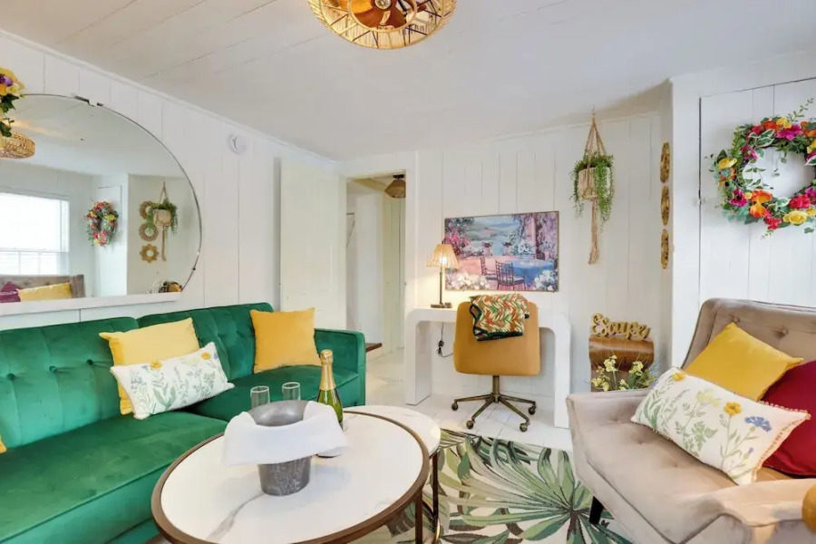 Walk to Eats: Mtn-view Hammondsport Hideaway!