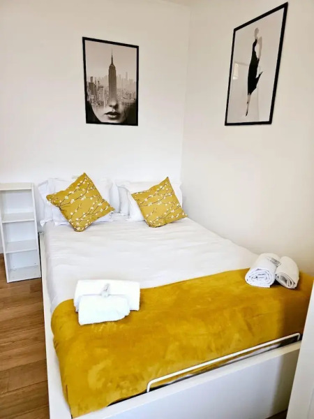 Bright 2 bedrooms flat w parking&balcont