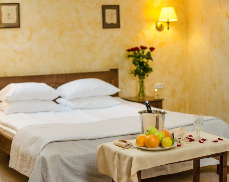 Под Темплем Отель